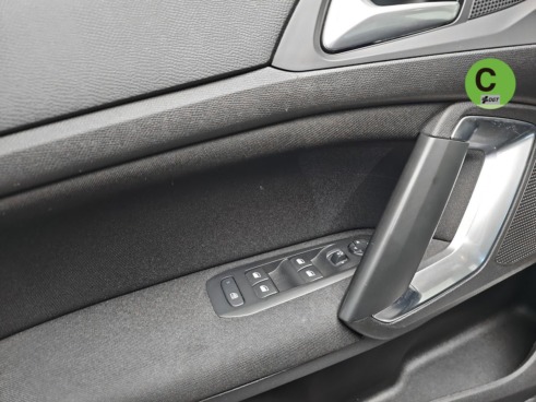 Peugeot 308 1.2 PureTech S&S Access 81 kW (110 CV) - 29